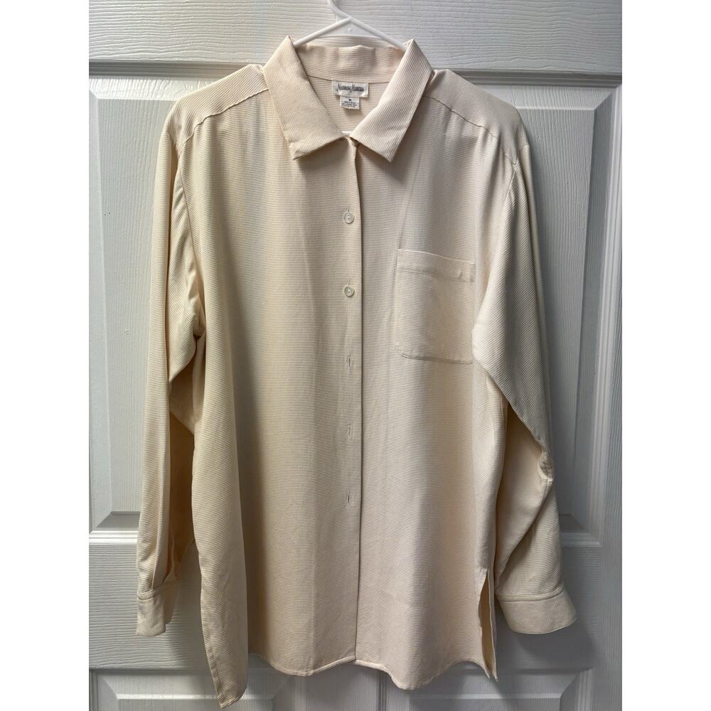 Neiman Marcus Silk Ladies Waffle Button Up Cream M